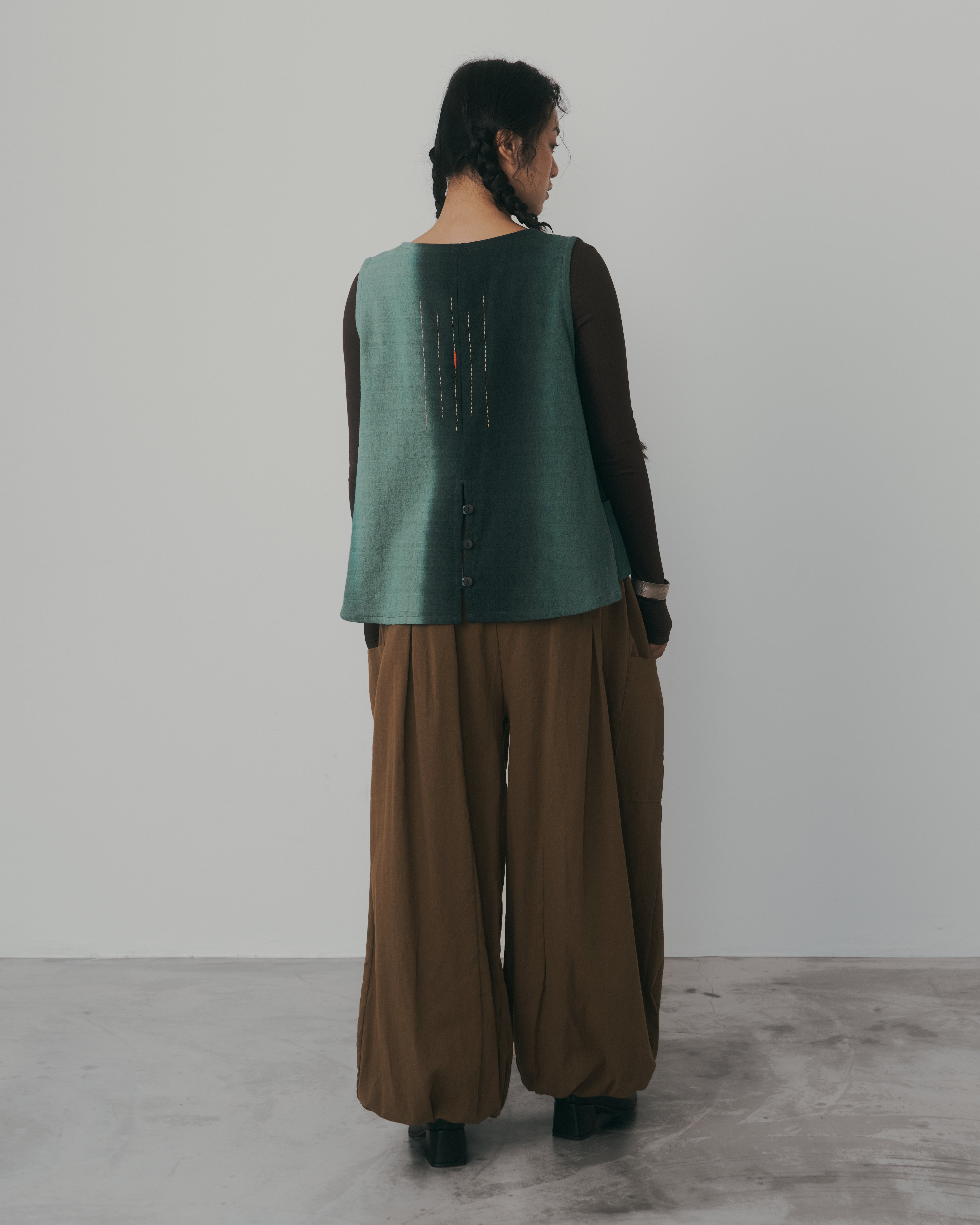 線繡手繪|排扣造型雙口袋背心