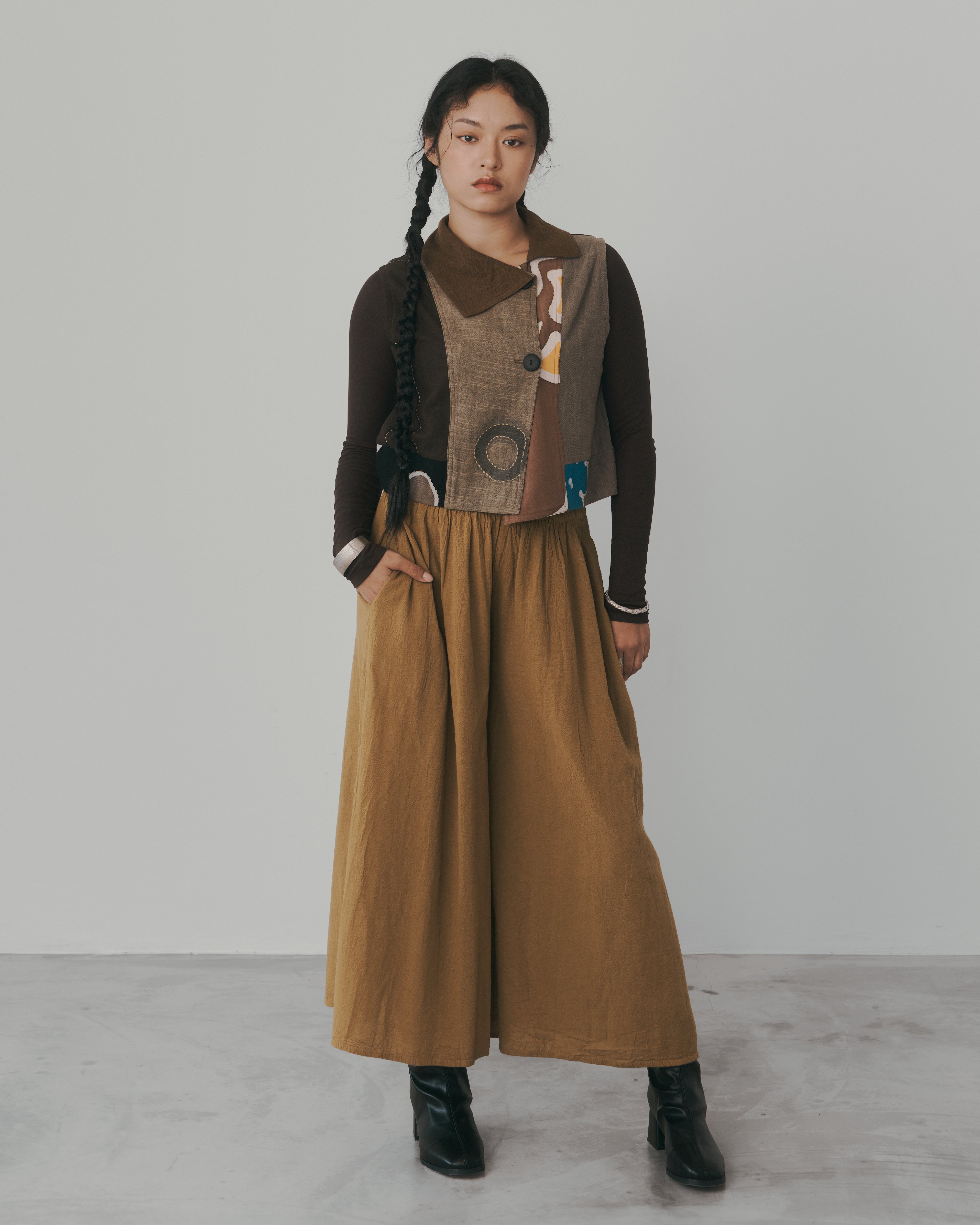 線繡手繪 | 雙扣翻領造型背心