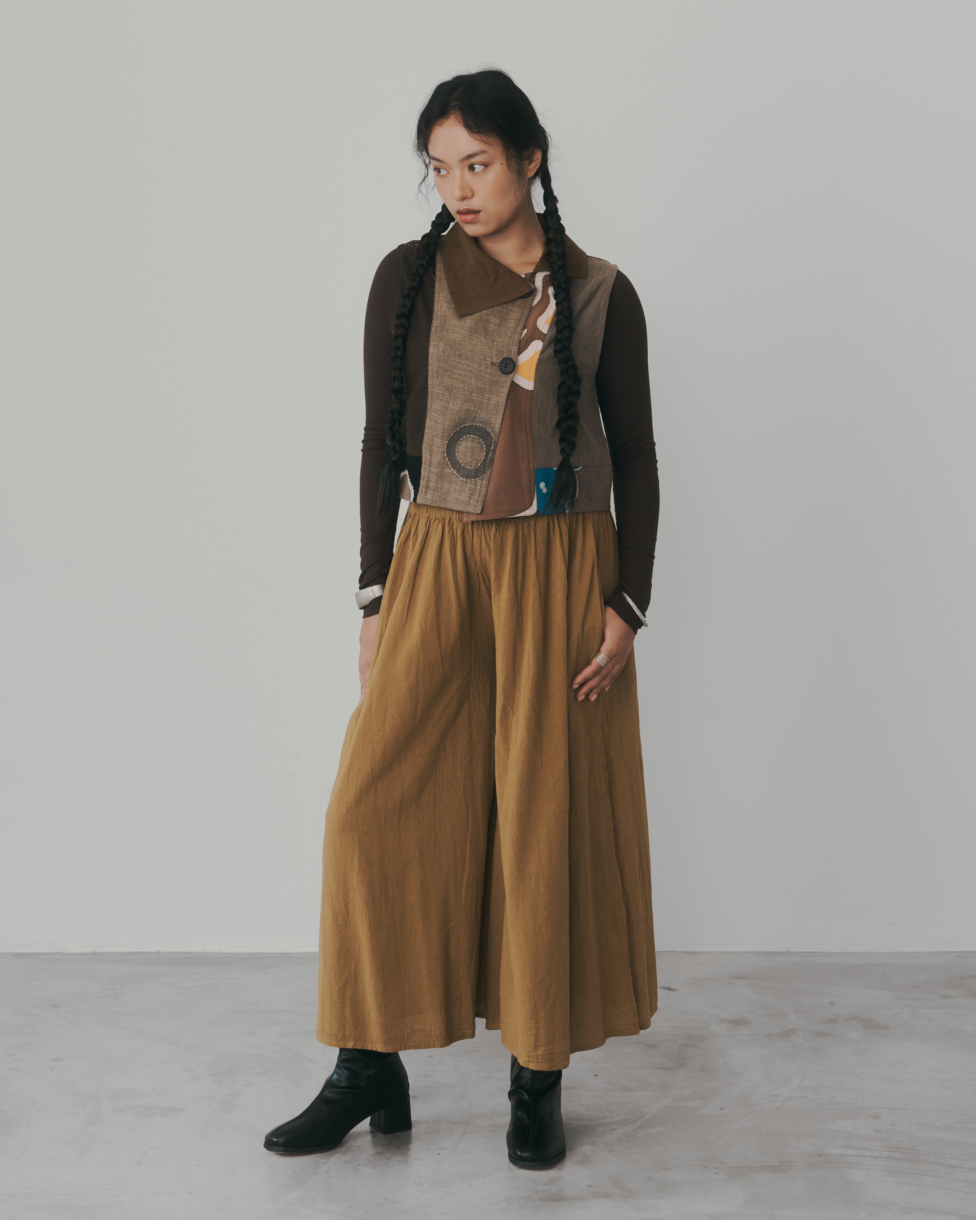 線繡手繪 | 雙扣翻領造型背心