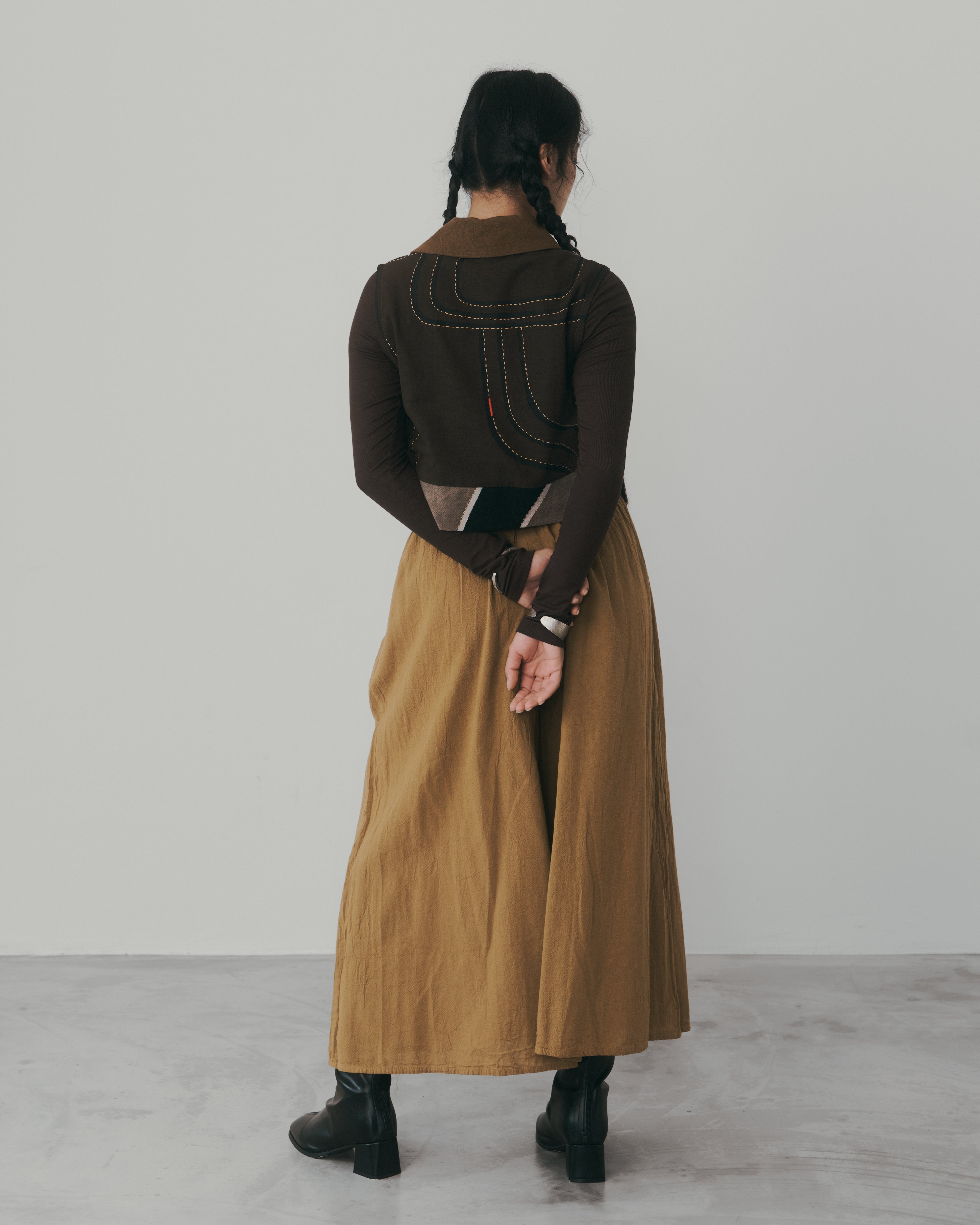 線繡手繪 | 雙扣翻領造型背心