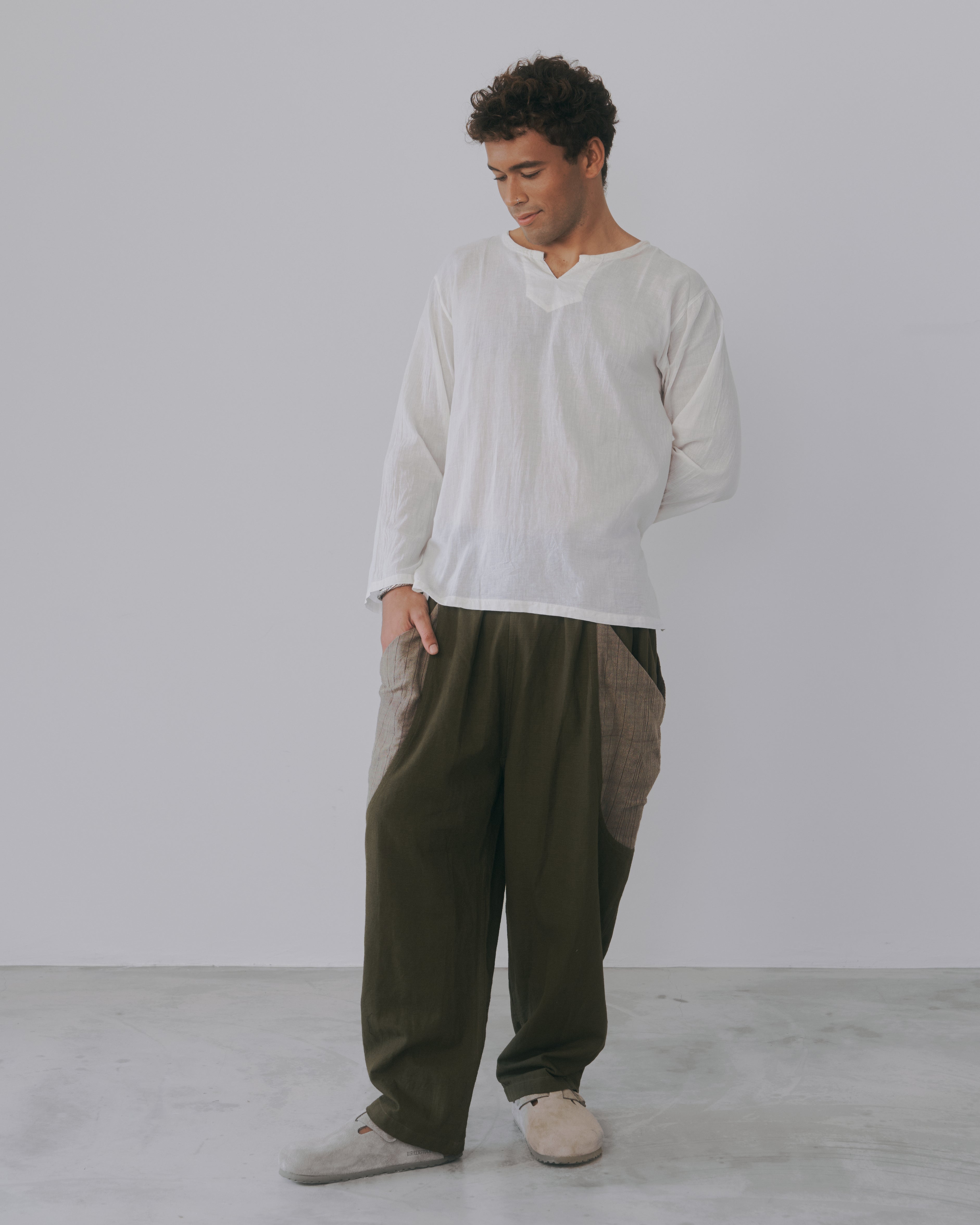 Wide-leg trousers with large double pockets
