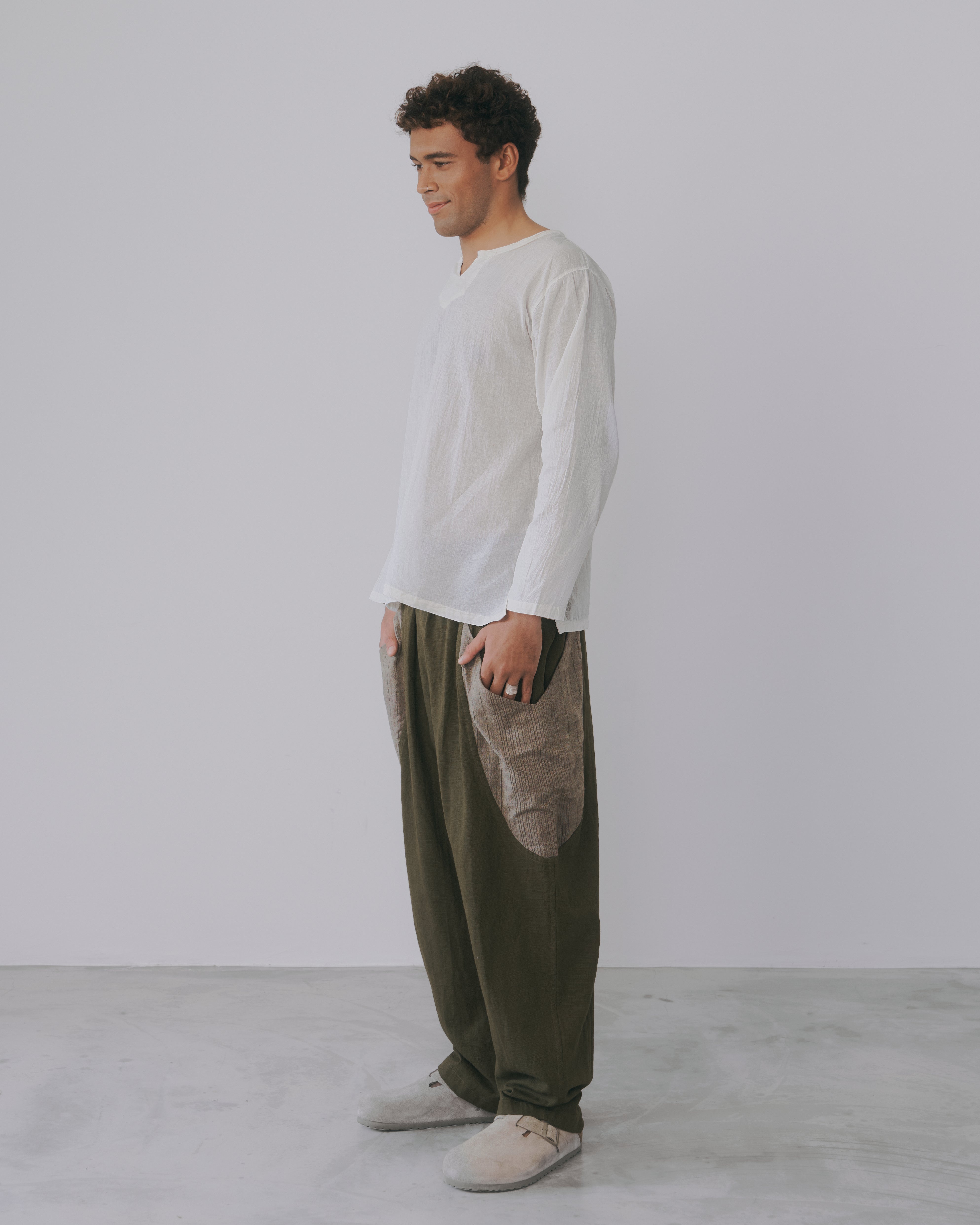 Wide-leg trousers with large double pockets