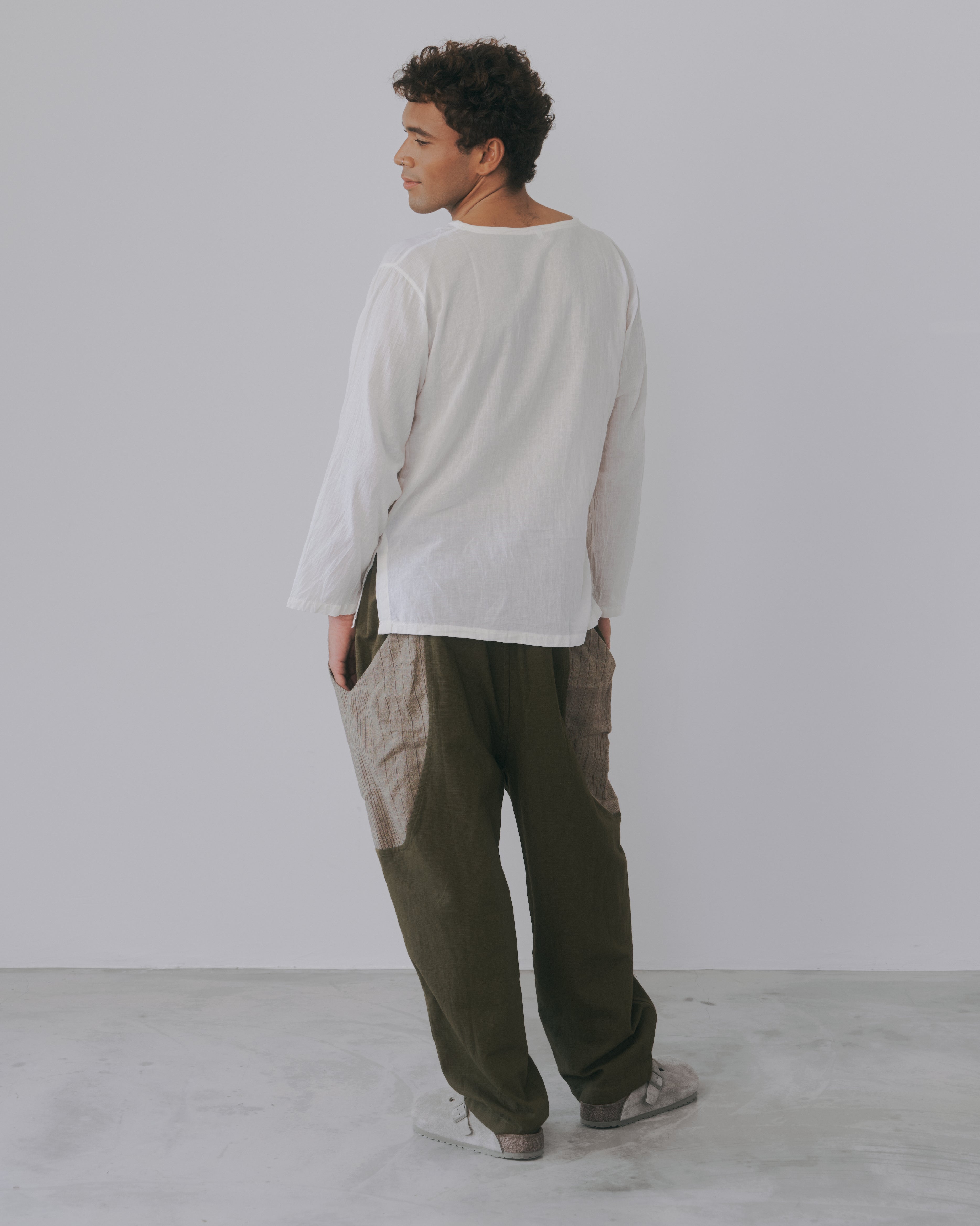 Wide-leg trousers with large double pockets